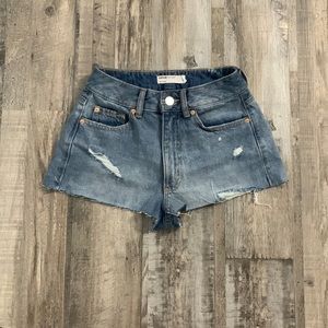 Garage denim short in a medium wash. Size women’s 00
